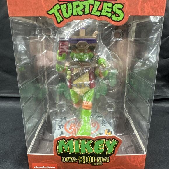 Mighty Jaxx Teenage Mutant Ninja Turtles: Michelangelo Cowa-BOO-nga! Edition - Picture 1 of 6